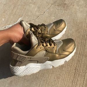 Gold huarache Nike shoe